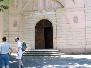 P&eacute;lerinage des p&egrave;res 2003 - L'entr&eacute;e de la chapelle