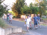 P&eacute;lerinage des p&egrave;res 2003 - Les 2 chapitres r&eacute;unis &agrave; l'arriv&eacute;e.