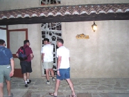 P&eacute;lerinage des p&egrave;res 2003 - Entr&eacute;e dans l'oratoire St Joseph